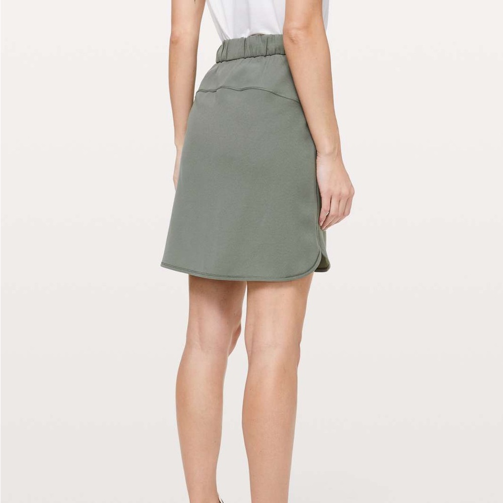 LULULEMON On The Fly Skirt *Woven - Grey Sage - W8A87S - Sz 4 - Picture 3 of 11